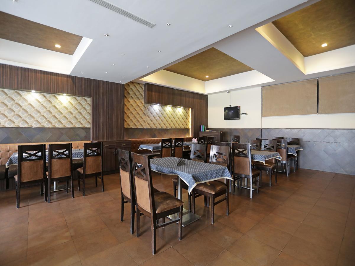 Oyo 1524 Hotel Vaani Continental Канпур Екстериор снимка