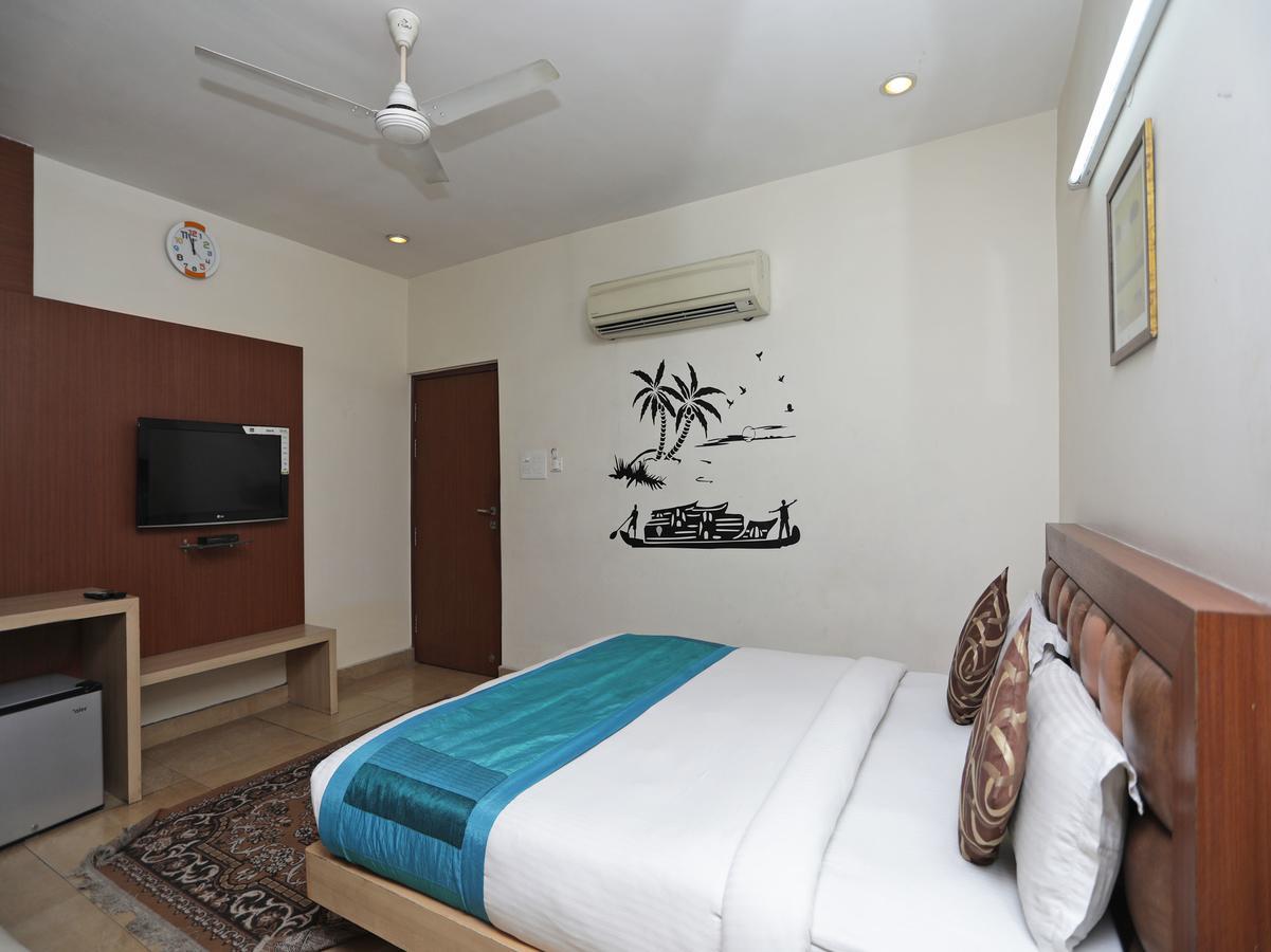 Oyo 1524 Hotel Vaani Continental Канпур Екстериор снимка