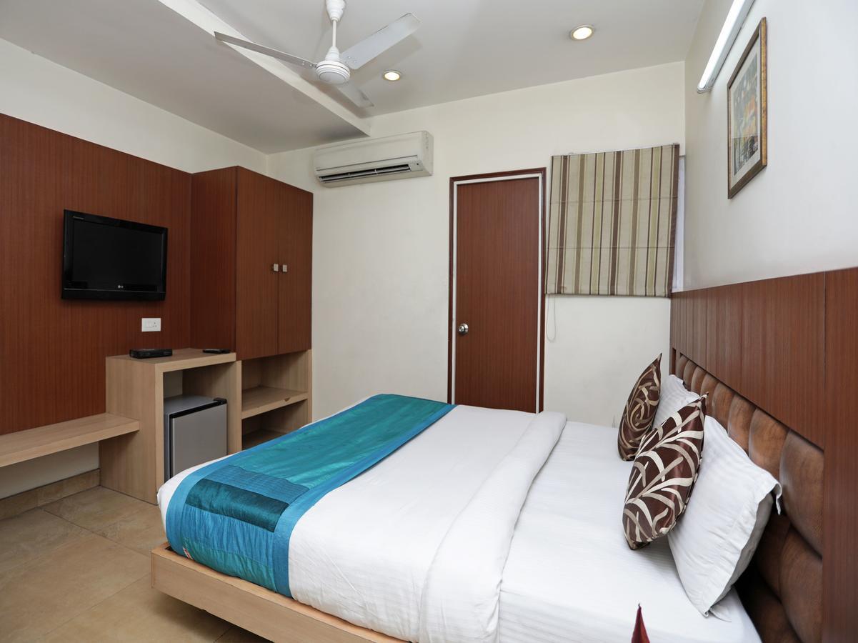 Oyo 1524 Hotel Vaani Continental Канпур Екстериор снимка