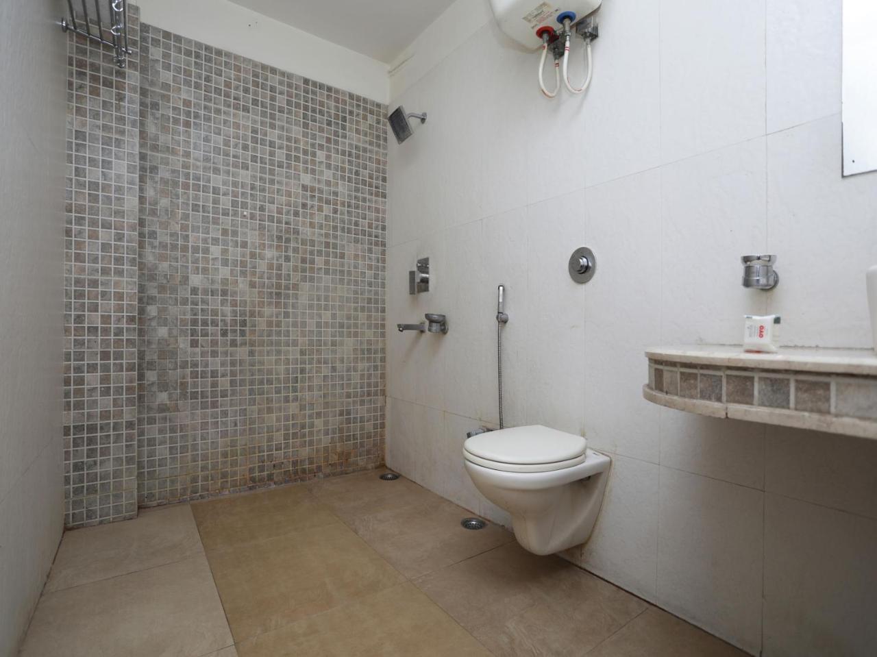 Oyo 1524 Hotel Vaani Continental Канпур Екстериор снимка