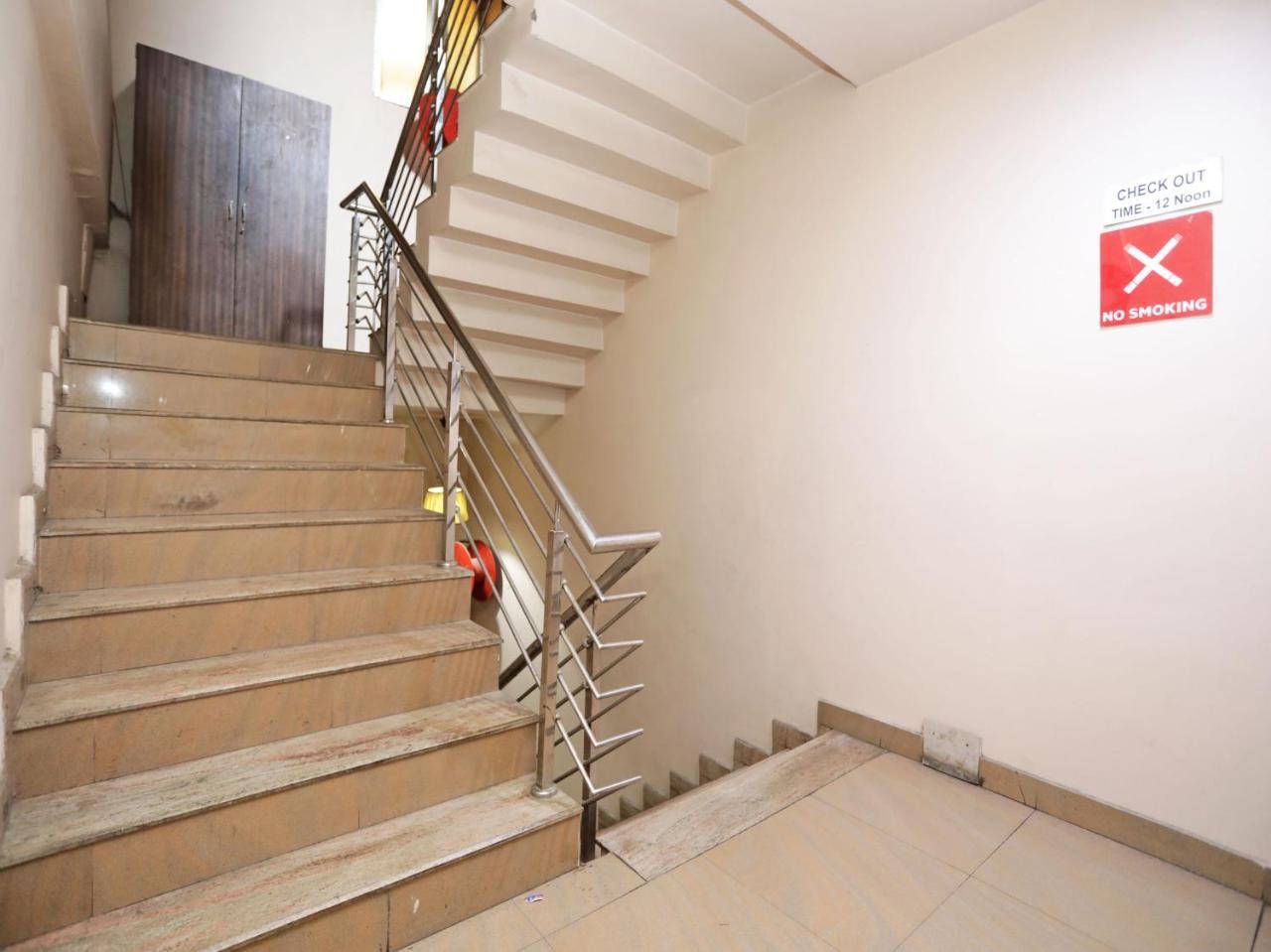Oyo 1524 Hotel Vaani Continental Канпур Екстериор снимка