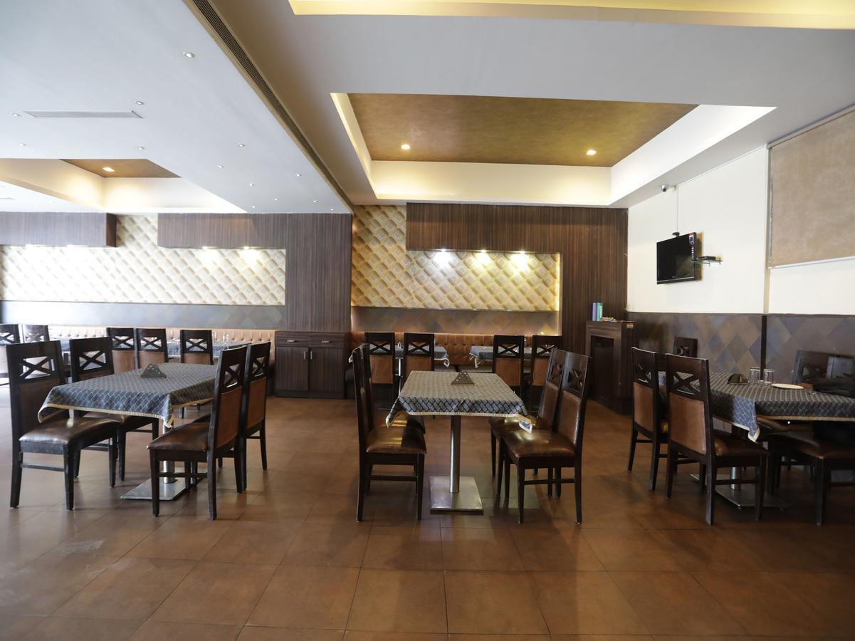 Oyo 1524 Hotel Vaani Continental Канпур Екстериор снимка