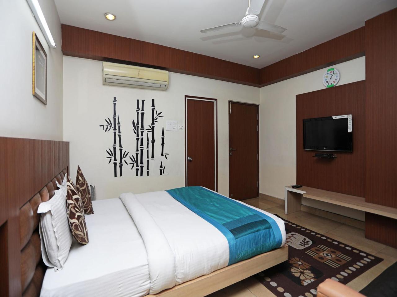 Oyo 1524 Hotel Vaani Continental Канпур Екстериор снимка