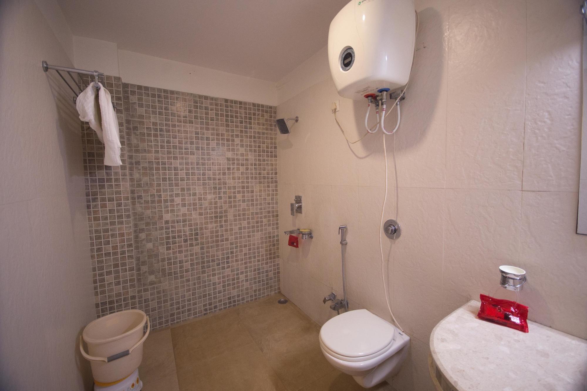 Oyo 1524 Hotel Vaani Continental Канпур Екстериор снимка